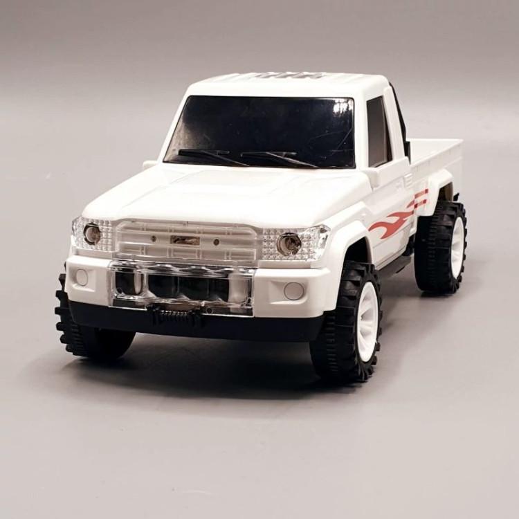 ماشین تویوتا 4.5 لندکروزر سری 70 اتاق شانپان با چرخ های قدرتی