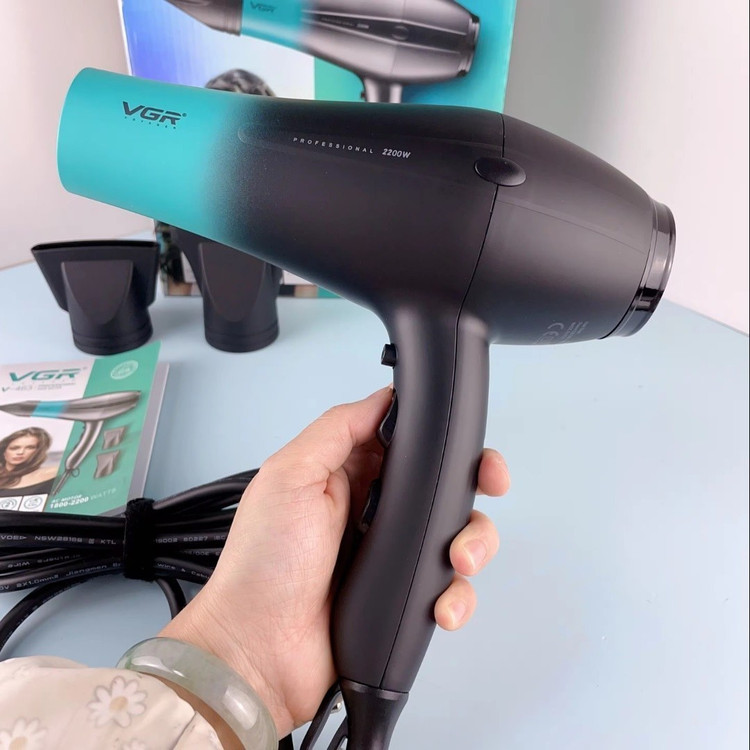 سشوار حرفه ای وی جی آر مدل V-463 با باد سرد و متمرکزکننده